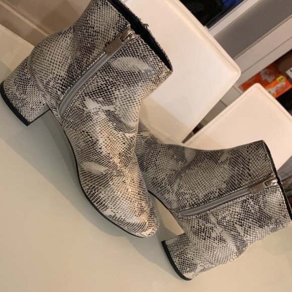 Booties - size 8.5 - Picture 5 of 7